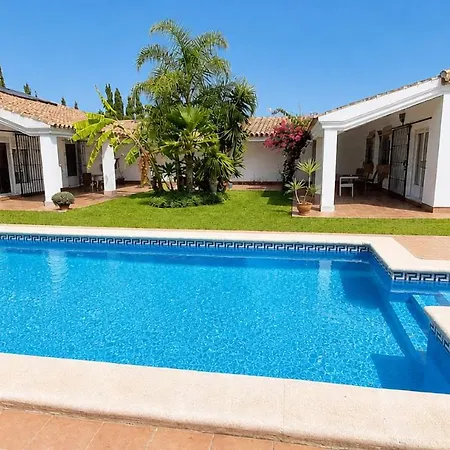Andalusian 6 Pax With Community Pool Будинок відпочинку